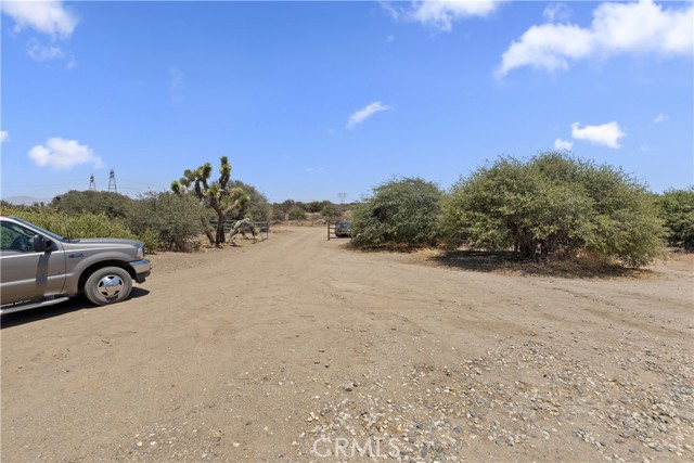 8328 Chateau Road, Phelan CA: https://media.crmls.org/medias/b98a7d93-ec5a-47b9-ab28-adb7cf426943.jpg