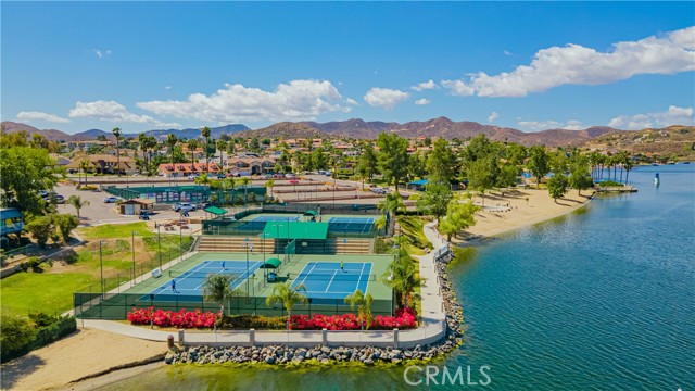 30186 Yellow Feather Drive, Canyon Lake CA: https://media.crmls.org/medias/b98a9801-1e4c-46ff-a8f3-6c822f663758.jpg