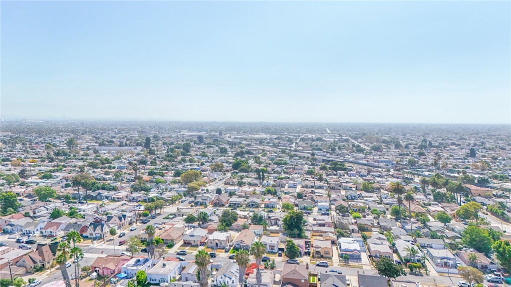 https://media.crmls.org/medias/b98b2cf8-2750-48e0-bd20-cb38a2075e78.jpg?preset=X-Large