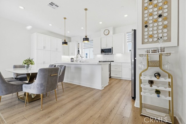 Detail Gallery Image 8 of 29 For 104 Restore, Irvine,  CA 92618 - 2 Beds | 2/1 Baths