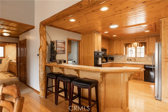 42690 Edgehill Place, Big Bear Lake CA: https://media.crmls.org/medias/b98c0c0d-897e-4d66-a88f-f761ae9d7231.jpg