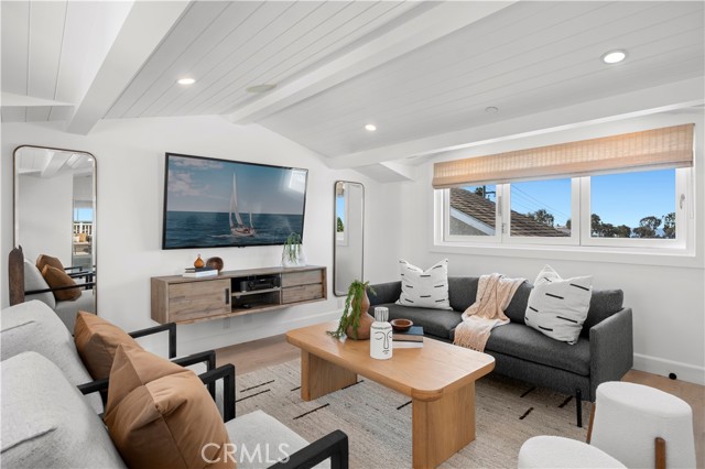 Detail Gallery Image 24 of 31 For 718 Poinsettia, Corona Del Mar,  CA 92625 - 3 Beds | 3/1 Baths