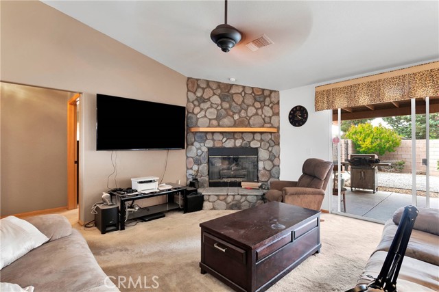 Detail Gallery Image 14 of 44 For 19804 Haida Rd, Apple Valley,  CA 92307 - 4 Beds | 3 Baths