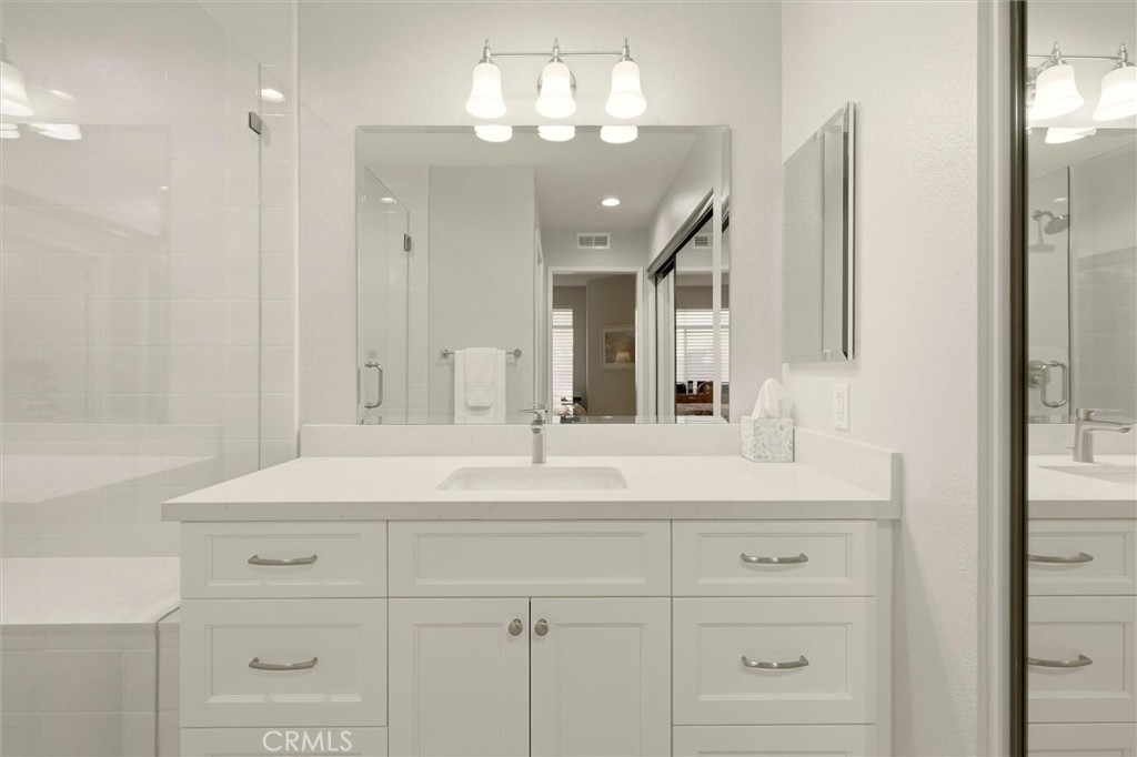 https://media.crmls.org/medias/b98c7867-5933-4611-8326-1fb061791215.jpg?preset=X-Large