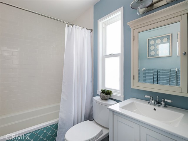 246 Via Los Miradores, Redondo Beach CA: https://media.crmls.org/medias/b98d2c41-3d20-4540-867a-266ad91cc211.jpg