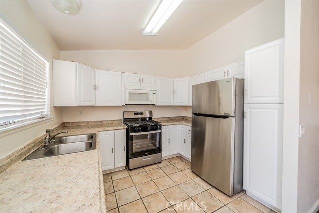 Detail Gallery Image 9 of 38 For 14150 Manzano Rd, Victorville,  CA 92392 - 3 Beds | 2 Baths