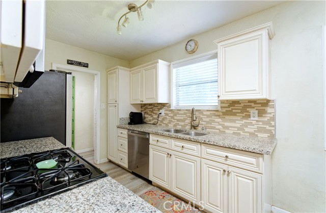 Detail Gallery Image 5 of 18 For 340 N Willow St, Blythe,  CA 92225 - 3 Beds | 2 Baths