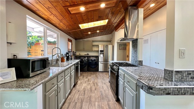 7950 Capistrano Avenue, West Hills CA: https://media.crmls.org/medias/b98e0674-4cde-4804-934b-1f7ae2d978fa.jpg