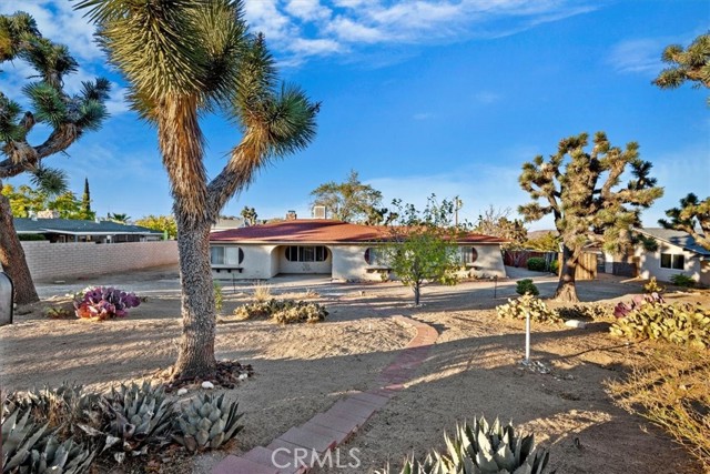 Detail Gallery Image 4 of 28 For 56734 Carlyle Dr, Yucca Valley,  CA 92284 - 4 Beds | 2/1 Baths