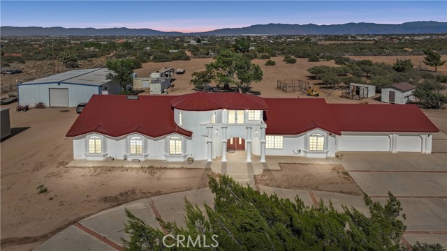 8381 White Road, Phelan CA: https://media.crmls.org/medias/b98e671e-1866-455f-88bb-900725e18bbc.jpg