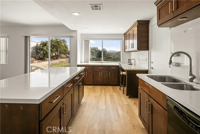 Detail Gallery Image 7 of 23 For 22125 Pamplico Dr, Saugus,  CA 91350 - 4 Beds | 2/1 Baths