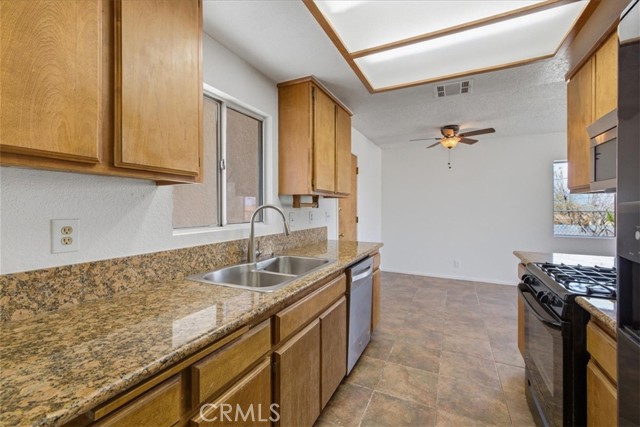 Detail Gallery Image 13 of 45 For 6851 Quail Spring, Twentynine Palms,  CA 92277 - 3 Beds | 2 Baths