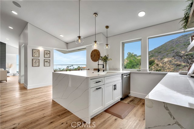 Detail Gallery Image 24 of 68 For 553 Temple Hills Dr, Laguna Beach,  CA 92651 - 5 Beds | 4/1 Baths