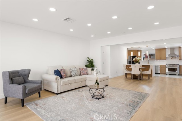 Detail Gallery Image 4 of 43 For 22703 Elm, Torrance,  CA 90505 - 4 Beds | 2 Baths