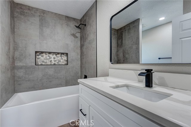 Detail Gallery Image 29 of 62 For 6572 Merced, Oak Hills,  CA 92344 - 4 Beds | 3 Baths