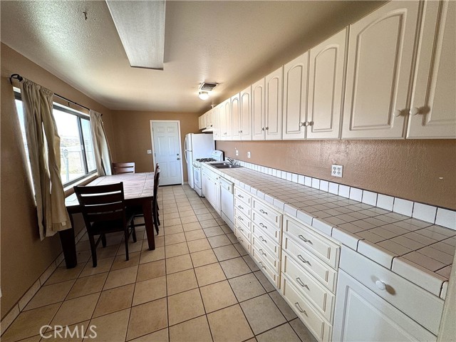 Detail Gallery Image 3 of 16 For 34210 Townsend Rd, Barstow,  CA 92311 - 4 Beds | 1/1 Baths