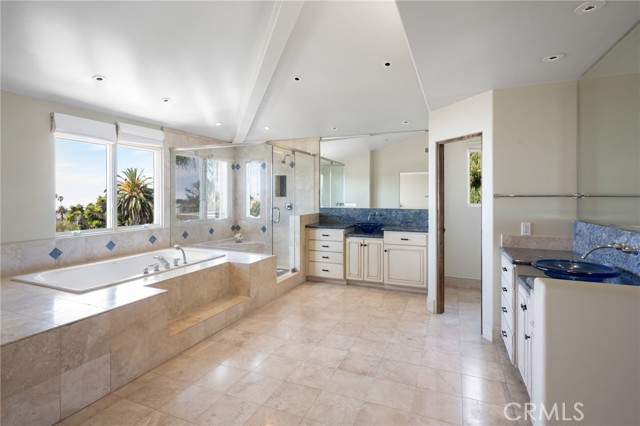 7460 Alida Place, Rancho Palos Verdes CA: https://media.crmls.org/medias/b992007c-db12-4f8d-a9fb-141bdac2b69c.jpg