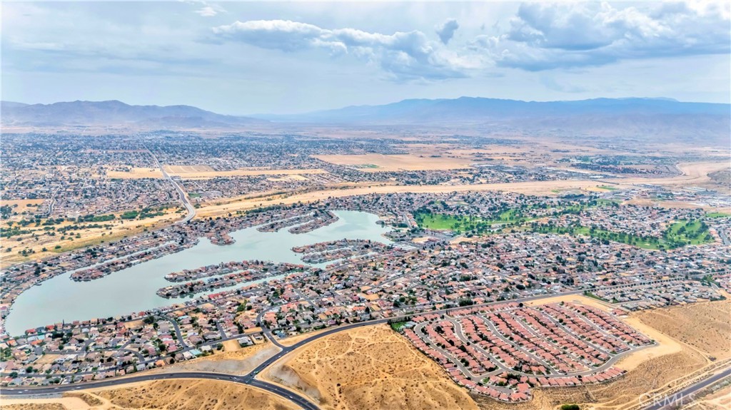 https://media.crmls.org/medias/b9923ba7-91b9-4fc9-b2e8-423e268db78a.jpg?preset=X-Large