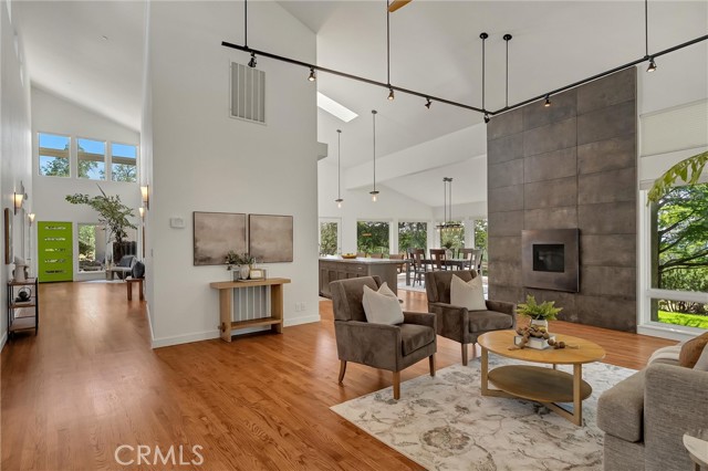 Detail Gallery Image 13 of 73 For 189 Indian Cliffs Drive, Chico,  CA 95973 - 3 Beds | 3/1 Baths