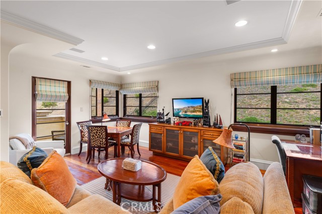 64 Laurel Drive, Rancho Palos Verdes CA: https://media.crmls.org/medias/b9930456-3e08-4400-ac31-3b00d8ec2b57.jpg