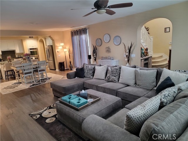 Detail Gallery Image 4 of 33 For 3103 S Hampton Way, Ontario,  CA 91761 - 4 Beds | 4/1 Baths