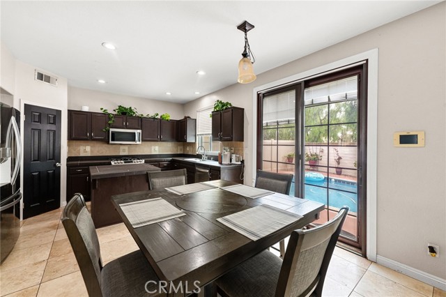 Detail Gallery Image 19 of 55 For 3905 Posada Ct, Oceanside,  CA 92058 - 3 Beds | 3 Baths