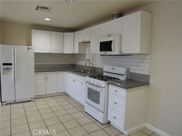 10517 50th Street, Jurupa Valley CA: https://media.crmls.org/medias/b9935053-0327-4f6c-9000-df1d08e0aaa3.jpg