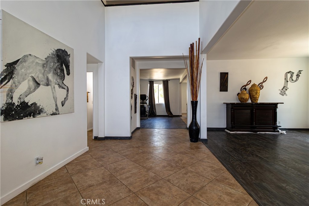 MLS #IV25180254 img 3