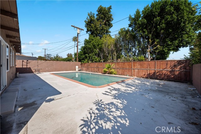 7736 Bellaire Avenue, North Hollywood CA: https://media.crmls.org/medias/b993e773-93e5-4a01-b553-2d195fe898b0.jpg