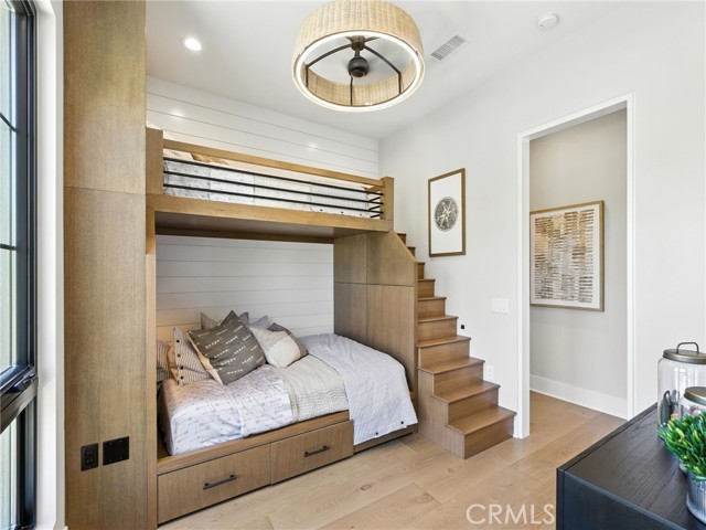 Image 37 of 52 For 533 Big Sur  