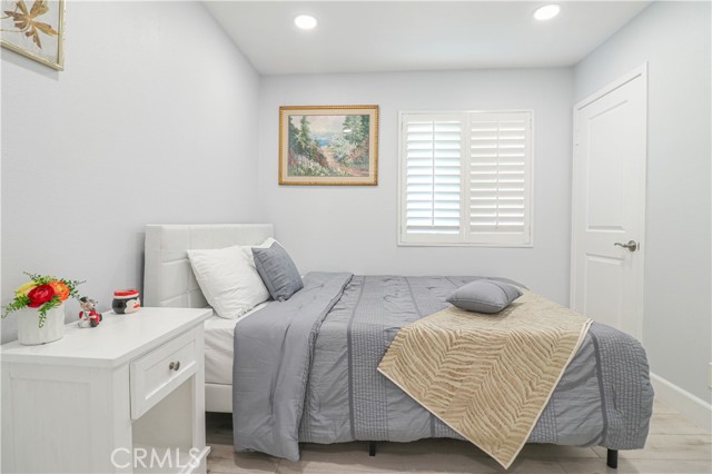 Detail Gallery Image 17 of 29 For 17891 Caledonia, Huntington Beach,  CA 92647 - 5 Beds | 3/2 Baths