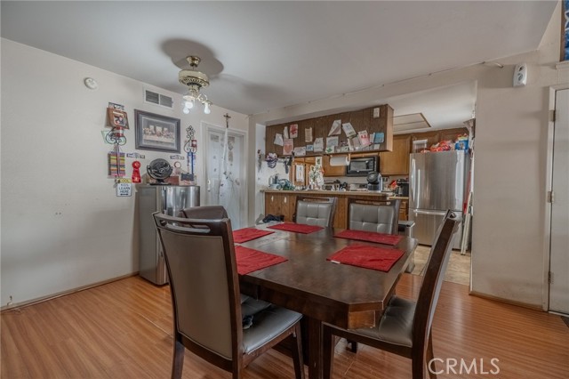 574 E Skylark Drive, Ontario CA: https://media.crmls.org/medias/b99713c4-523a-4573-988c-ff011868539d.jpg