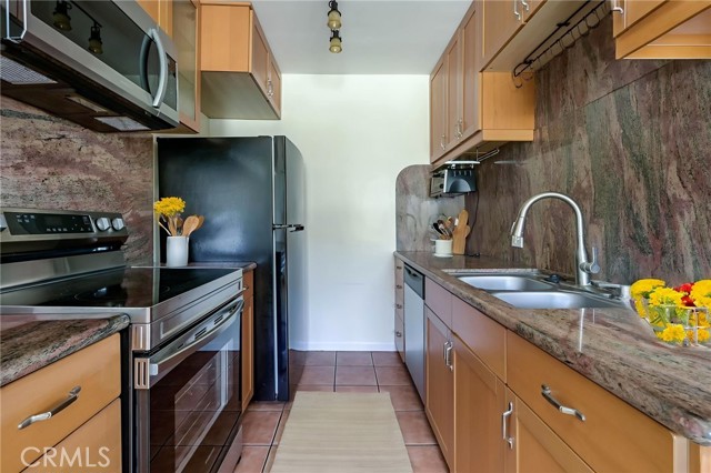 Detail Gallery Image 7 of 12 For 3813 Huron Ave #4,  Culver City,  CA 90232 - 2 Beds | 2 Baths
