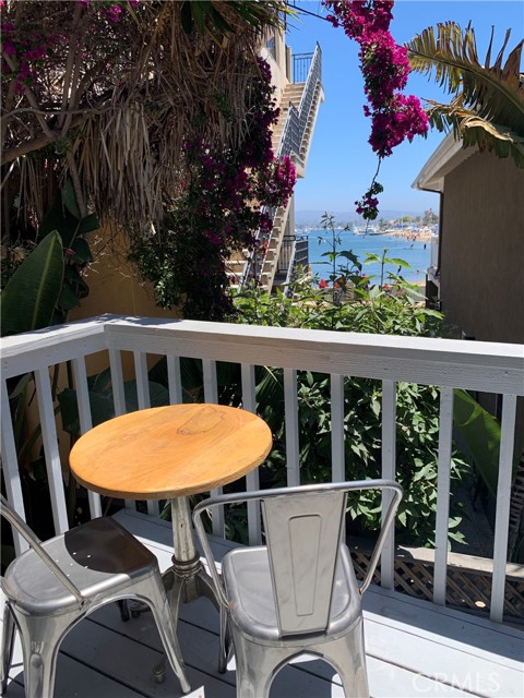 Detail Gallery Image 28 of 41 For 222 20th, Newport Beach,  CA 92663 - 3 Beds | 2 Baths