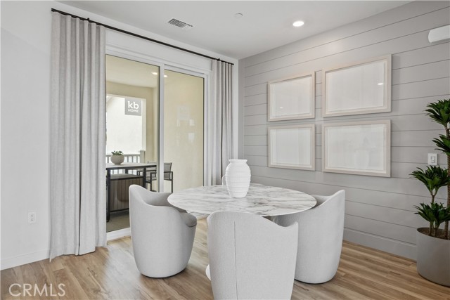 Detail Gallery Image 9 of 17 For 2392 Haley Point Dr #103,  Ventura,  CA 93003 - 2 Beds | 2/1 Baths
