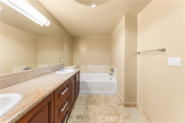 Detail Gallery Image 45 of 53 For 11218 Camarillo St #404,  Toluca Lake,  CA 91602 - 3 Beds | 3 Baths