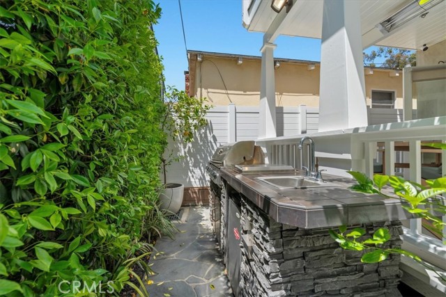 Detail Gallery Image 21 of 24 For 817 N Valley Dr, Manhattan Beach,  CA 90266 - 3 Beds | 2 Baths