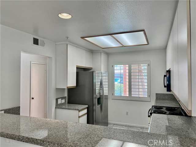 Detail Gallery Image 7 of 35 For 28 Villa Point Dr, Newport Beach,  CA 92660 - 2 Beds | 2 Baths