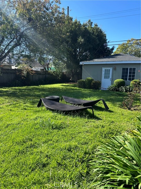 2303 Amherst Avenue, Los Angeles CA: https://media.crmls.org/medias/b99d6cc2-e88b-4d4f-914c-0b1cc297566b.jpg