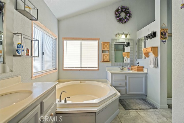 Detail Gallery Image 15 of 30 For 20060 Shadow Island Dr, Canyon Country,  CA 91351 - 2 Beds | 2 Baths