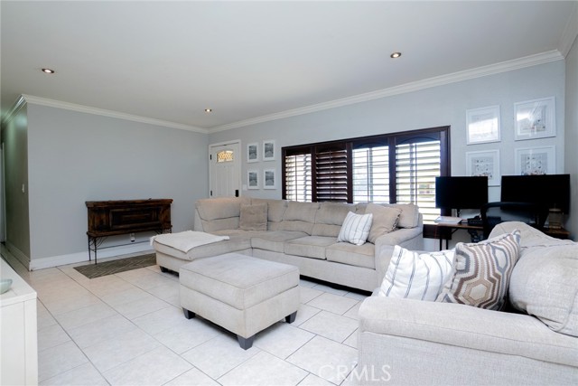 Detail Gallery Image 5 of 33 For 9835 Sycamore Ave, Fontana,  CA 92335 - 3 Beds | 2 Baths