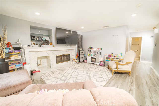 Image 4 of 75 For 29105 Shorecliff Drive