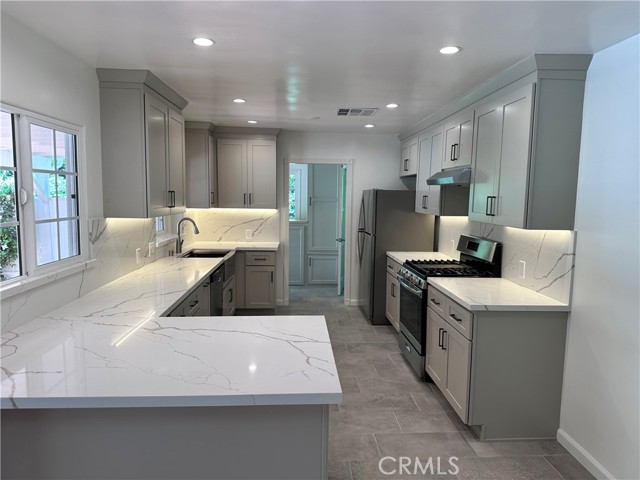 5369 Topeka Drive, Tarzana CA: https://media.crmls.org/medias/b99fa646-4475-4827-8315-daf999ffb33f.jpg