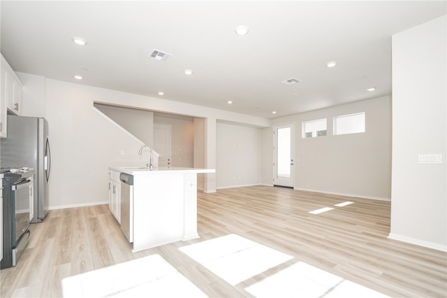 Detail Gallery Image 3 of 21 For 1132 Whirlwind Dr, Rancho Mission Viejo,  CA 92694 - 3 Beds | 2/1 Baths