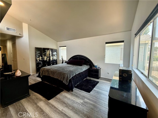 9213 Independence Way, North Hills CA: https://media.crmls.org/medias/b9a0a1b2-9ecb-49d9-adac-7b824c8fdba4.jpg