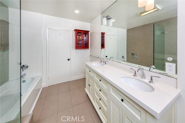 Detail Gallery Image 14 of 16 For 6251 Aura, Tarzana,  CA 91335 - 4 Beds | 3 Baths