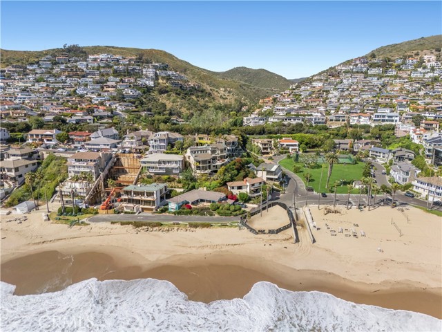 88 Emerald, Laguna Beach CA: https://media.crmls.org/medias/b9a1b6a0-2012-423d-81b5-00be676b7cc8.jpg