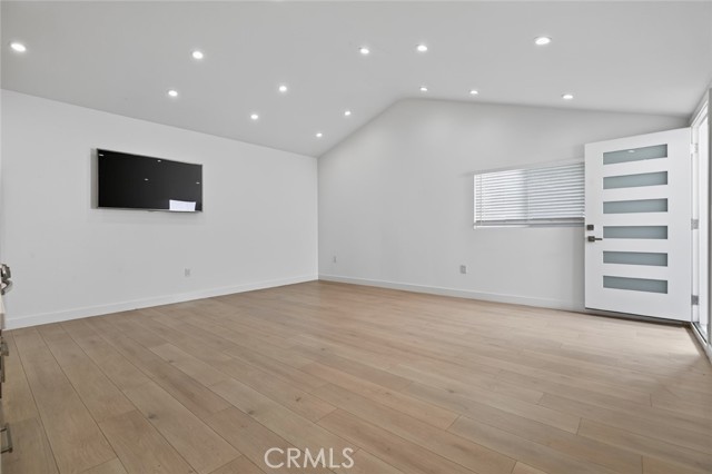 13214 Stagg Street photo 6