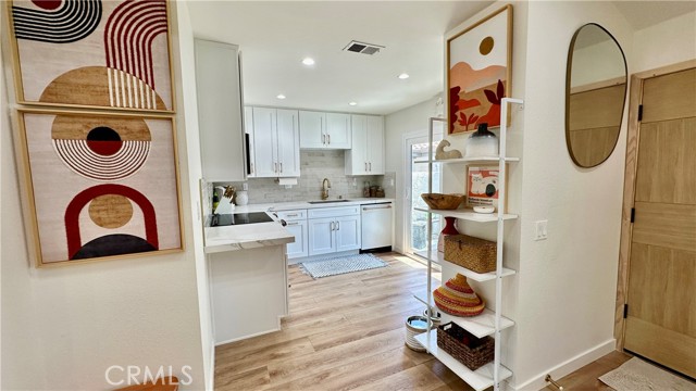 Detail Gallery Image 11 of 38 For 11467 Tampa Ave #154,  Porter Ranch,  CA 91326 - 3 Beds | 3 Baths
