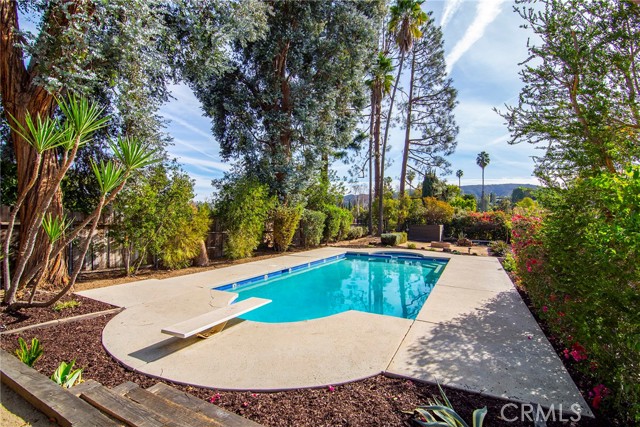 Detail Gallery Image 37 of 40 For 4614 Sendero Pl, Tarzana,  CA 91356 - 5 Beds | 3/1 Baths